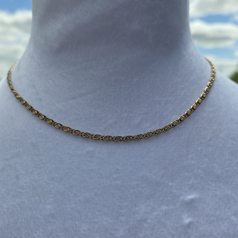 18. Elegant Gold Necklace - Picture 2 of 8